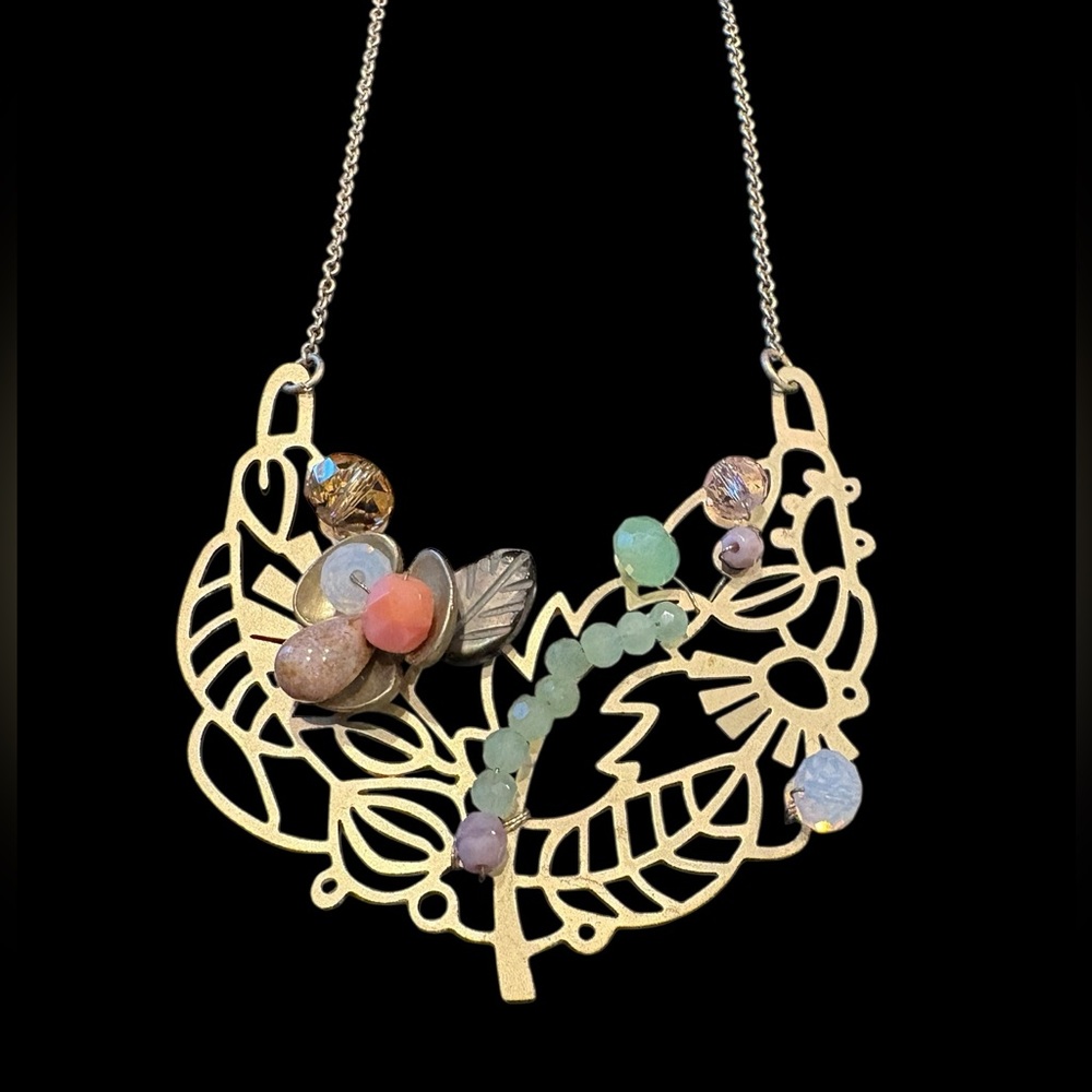 Statement and dainty at the same time, natural stones and crystals. JB5